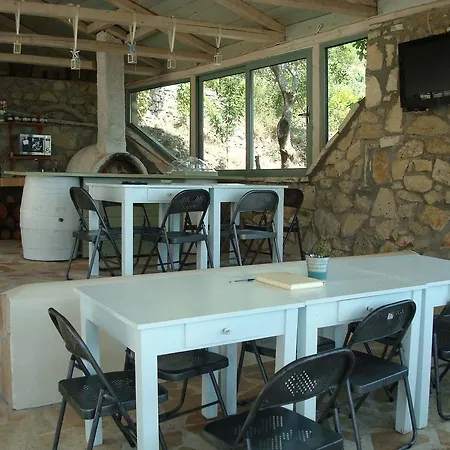 Merlot Village 아파트호텔 Kariá